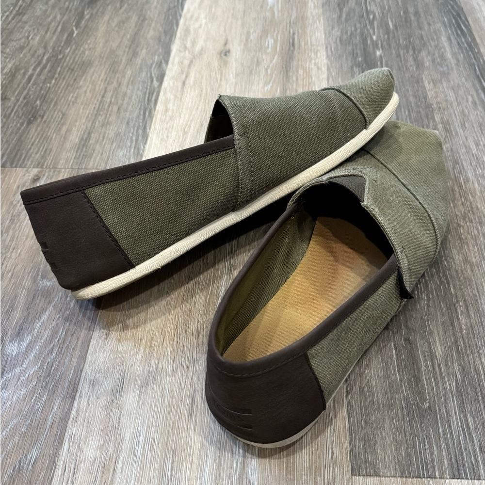 TOMS Men’s Green Shoes with Synthetic Trim - Size 12 - Casual & Comfortable!
